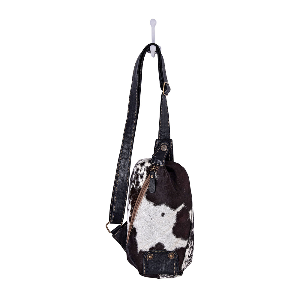 Robnette Ranch Fanny-Pack Bag in Dark & White